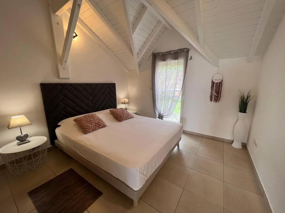Kanoa Lodge Piscine Et Vue Mer Сейнт Клод Екстериор снимка