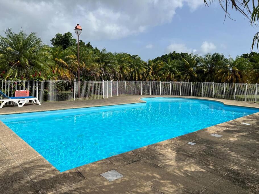 Kanoa Lodge Piscine Et Vue Mer Сейнт Клод Екстериор снимка