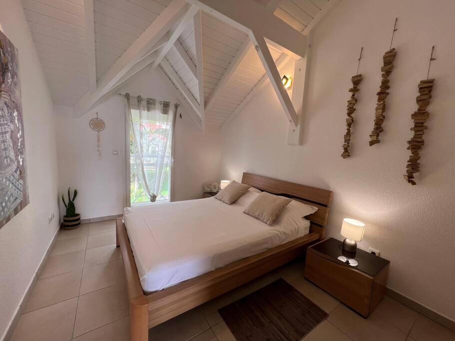 Kanoa Lodge Piscine Et Vue Mer Сейнт Клод Екстериор снимка
